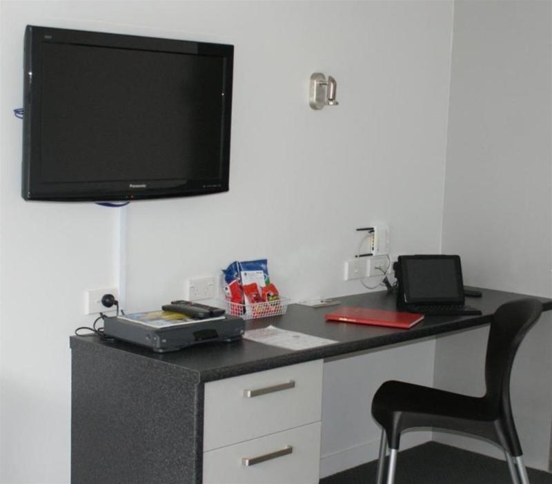 Pukekura Motor Lodge New Plymouth Exterior foto A typical office at the University of Applied Sciences and Medical University of Southern Tyrol